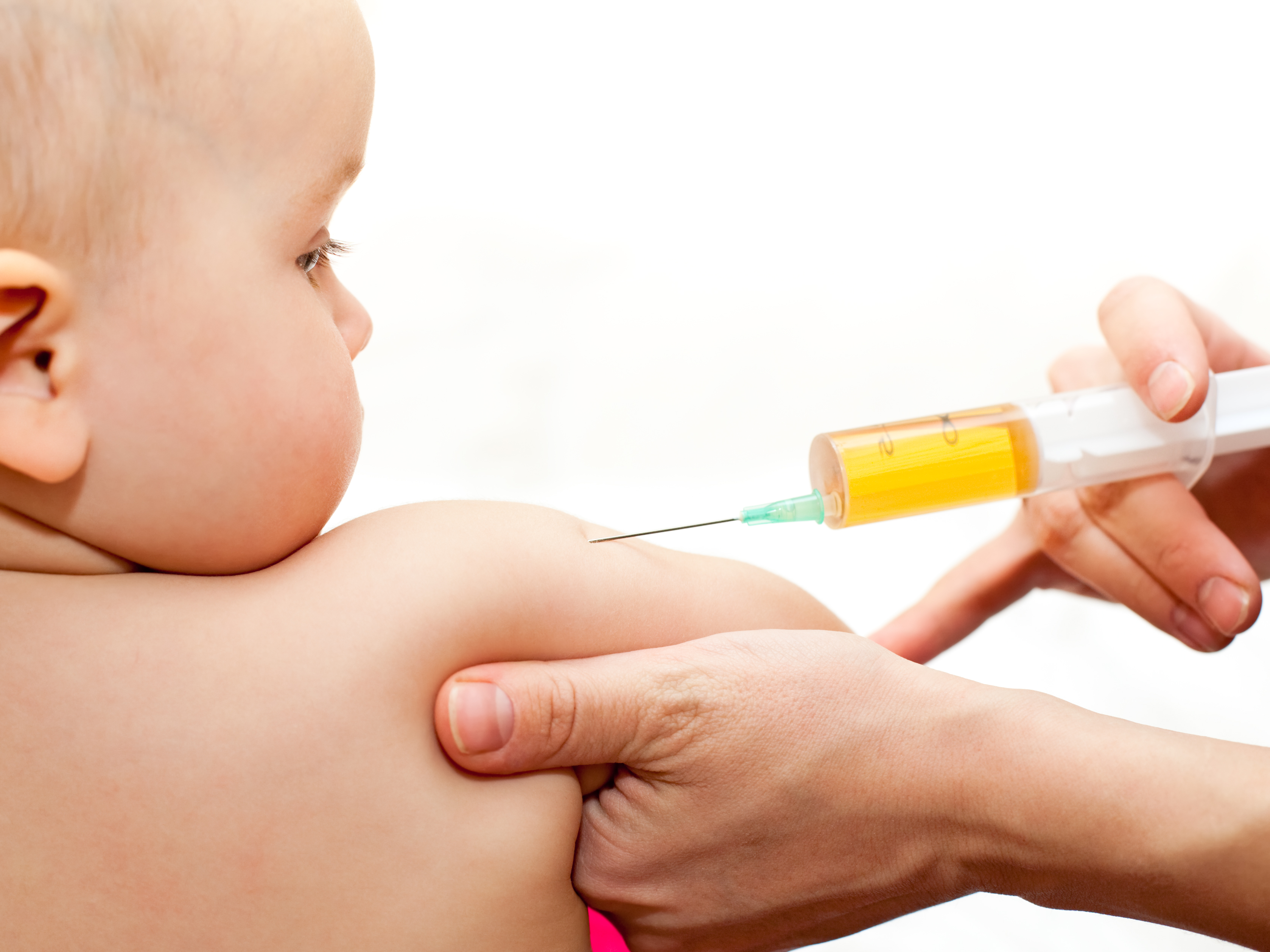 Вакцина в плечо. Уколы детям. Уколы маленьким детям. Вакцинопрофилактика у детей. Реакции на прививки у детей.